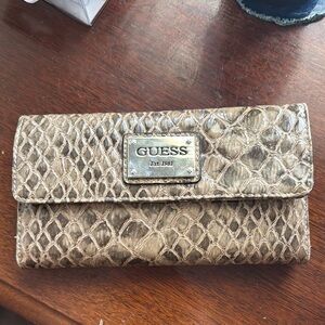 Guess Trifold Wallet